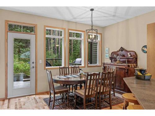 1077 Wilson Way, Canmore, AB - Indoor Photo Showing Dining Room