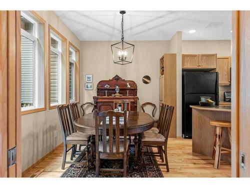 1077 Wilson Way, Canmore, AB - Indoor Photo Showing Dining Room