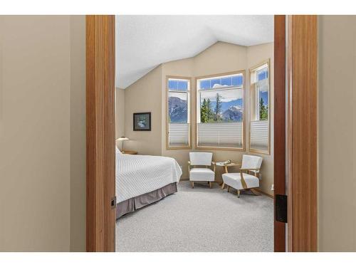 1077 Wilson Way, Canmore, AB - Indoor Photo Showing Bedroom