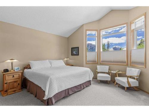 1077 Wilson Way, Canmore, AB - Indoor Photo Showing Bedroom