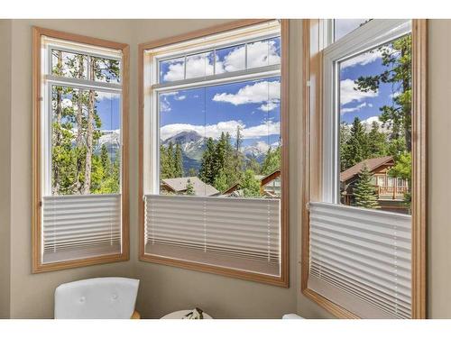 1077 Wilson Way, Canmore, AB - Indoor