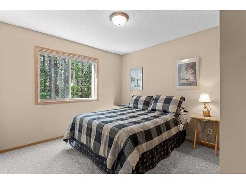 1077 Wilson Way, Canmore, AB - Indoor Photo Showing Bedroom