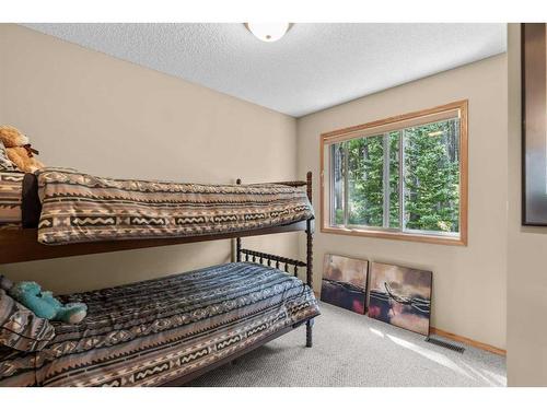 1077 Wilson Way, Canmore, AB - Indoor Photo Showing Bedroom