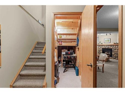 1077 Wilson Way, Canmore, AB - Indoor Photo Showing Other Room