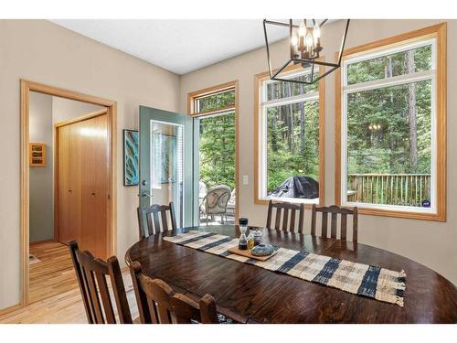 1077 Wilson Way, Canmore, AB - Indoor Photo Showing Dining Room