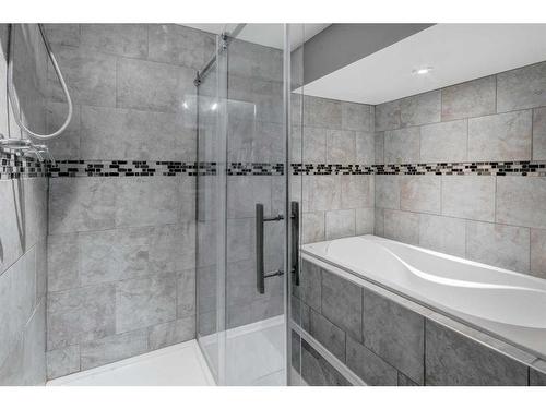 565 Macewan Drive Nw, Calgary, AB - Indoor Photo Showing Bathroom