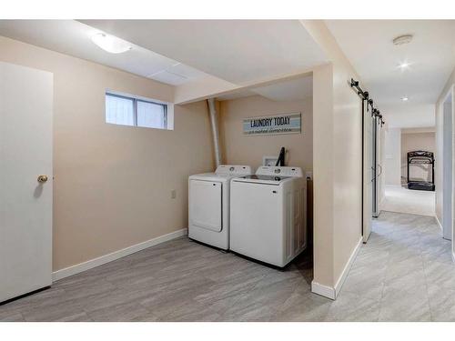 565 Macewan Drive Nw, Calgary, AB - Indoor Photo Showing Laundry Room