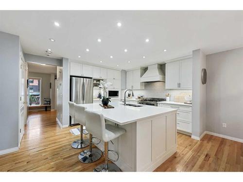 504 22 Avenue Nw, Calgary, AB - Indoor Photo Showing Kitchen With Upgraded Kitchen