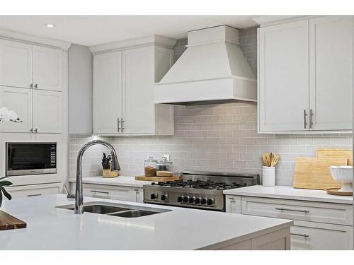 504 22 Avenue Nw, Calgary, AB - Indoor Photo Showing Kitchen With Double Sink With Upgraded Kitchen