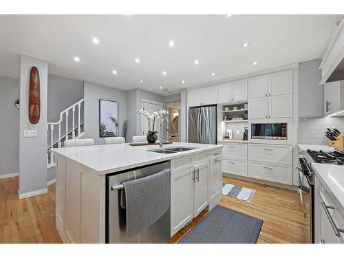 504 22 Avenue Nw, Calgary, AB - Indoor Photo Showing Kitchen With Double Sink With Upgraded Kitchen