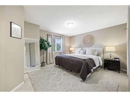 504 22 Avenue Nw, Calgary, AB - Indoor Photo Showing Bedroom