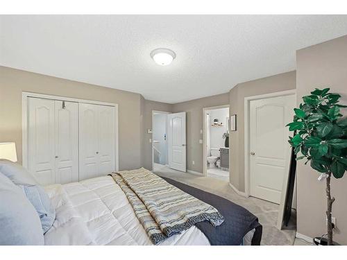 504 22 Avenue Nw, Calgary, AB - Indoor Photo Showing Bedroom