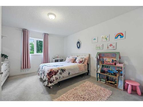 504 22 Avenue Nw, Calgary, AB - Indoor Photo Showing Bedroom