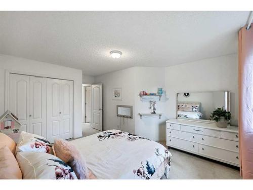 504 22 Avenue Nw, Calgary, AB - Indoor Photo Showing Bedroom