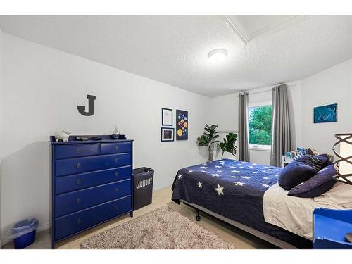 504 22 Avenue Nw, Calgary, AB - Indoor Photo Showing Bedroom