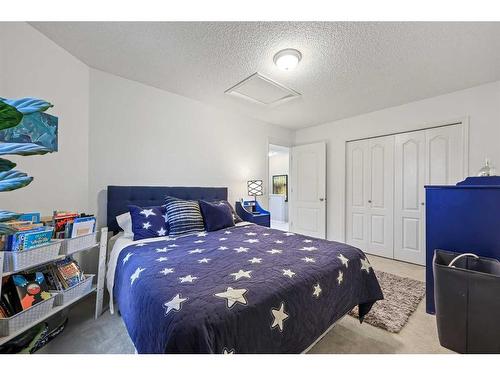 504 22 Avenue Nw, Calgary, AB - Indoor Photo Showing Bedroom