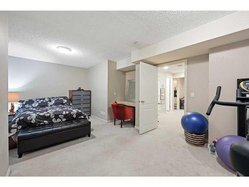 504 22 Avenue Nw, Calgary, AB - Indoor Photo Showing Bedroom