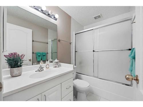 504 22 Avenue Nw, Calgary, AB - Indoor Photo Showing Bathroom