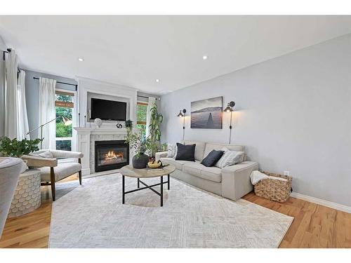 504 22 Avenue Nw, Calgary, AB - Indoor Photo Showing Living Room With Fireplace