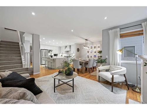 504 22 Avenue Nw, Calgary, AB - Indoor Photo Showing Living Room