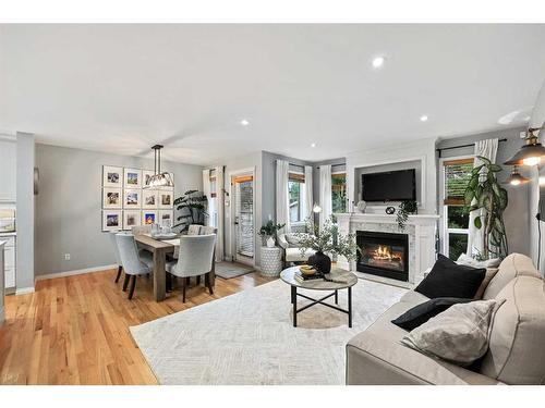 504 22 Avenue Nw, Calgary, AB - Indoor Photo Showing Living Room With Fireplace