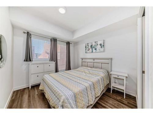 208-730 5 Street Ne, Calgary, AB - Indoor Photo Showing Bedroom