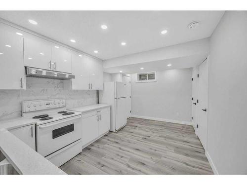 215 Coral Springs Circle Ne, Calgary, AB - Indoor Photo Showing Kitchen