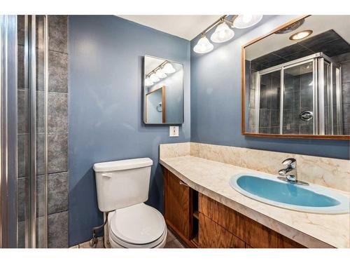 4020 Commanche Road Nw, Calgary, AB - Indoor Photo Showing Bathroom