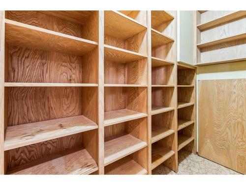 4020 Commanche Road Nw, Calgary, AB - Indoor With Storage