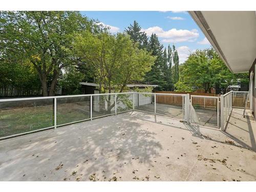 4020 Commanche Road Nw, Calgary, AB - Outdoor