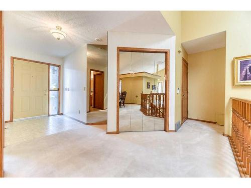 106 Oakbriar Close Sw, Calgary, AB - Indoor Photo Showing Other Room