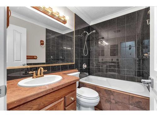 21 Aberdare Way Ne, Calgary, AB - Indoor Photo Showing Bathroom