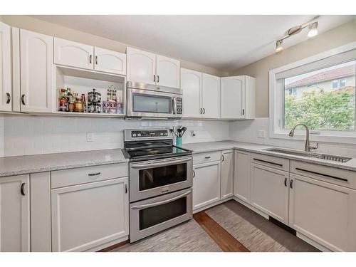 160 Sandringham Close Nw, Calgary, AB - Indoor Photo Showing Kitchen