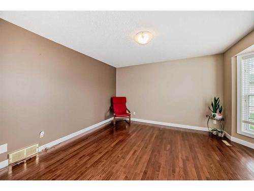 160 Sandringham Close Nw, Calgary, AB - Indoor Photo Showing Other Room