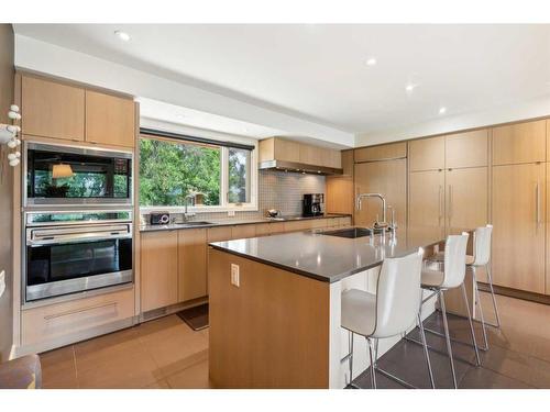 60 West Glen Crescent Sw, Calgary, AB - Indoor Photo Showing Kitchen With Upgraded Kitchen