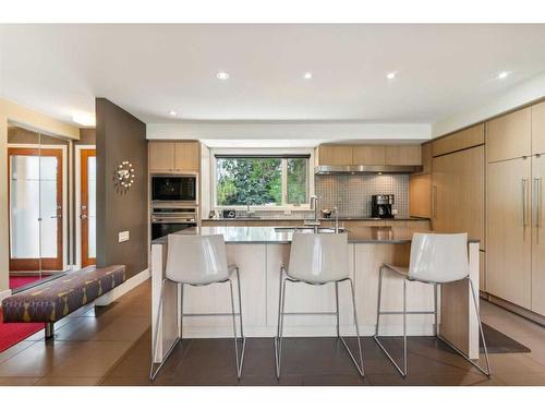 60 West Glen Crescent Sw, Calgary, AB - Indoor Photo Showing Kitchen With Upgraded Kitchen