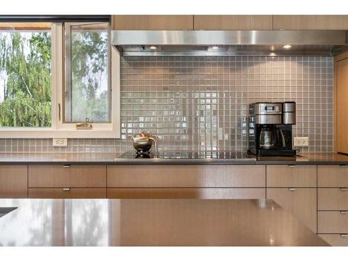 60 West Glen Crescent Sw, Calgary, AB - Indoor Photo Showing Kitchen