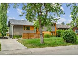 60 West Glen Crescent SW Calgary, AB T3C 2X4