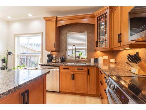 2431 24A Street Sw, Calgary, AB - Indoor Photo Showing Kitchen With Upgraded Kitchen