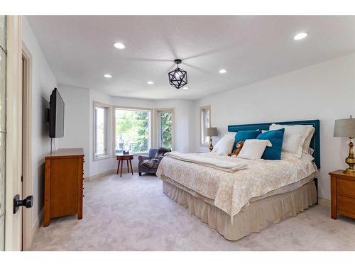 2431 24A Street Sw, Calgary, AB - Indoor Photo Showing Bedroom