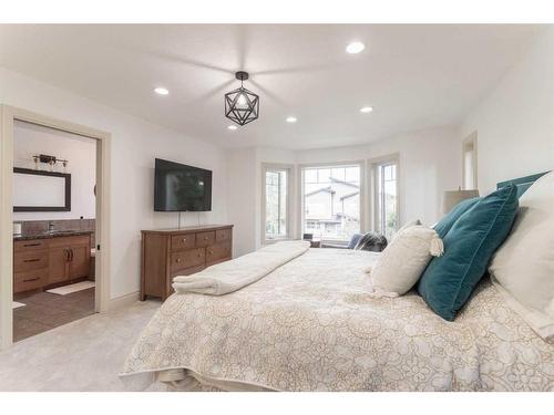 2431 24A Street Sw, Calgary, AB - Indoor Photo Showing Bedroom