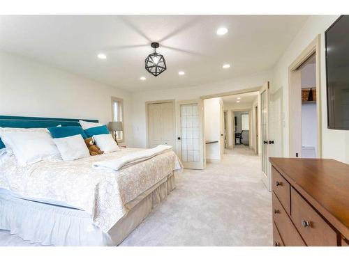 2431 24A Street Sw, Calgary, AB - Indoor Photo Showing Bedroom