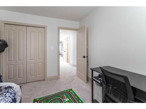 2431 24A Street Sw, Calgary, AB - Indoor Photo Showing Bedroom