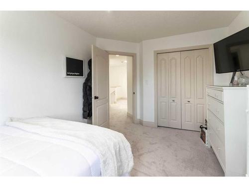 2431 24A Street Sw, Calgary, AB - Indoor Photo Showing Bedroom