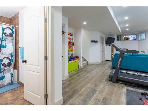 2431 24A Street Sw, Calgary, AB - Indoor Photo Showing Gym Room