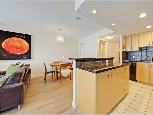 904-1088 6 Avenue Sw, Calgary, AB - Indoor Photo Showing Kitchen