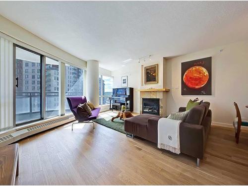 904-1088 6 Avenue Sw, Calgary, AB - Indoor Photo Showing Living Room With Fireplace