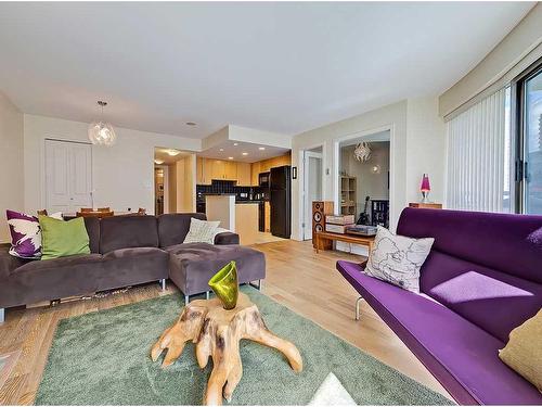 904-1088 6 Avenue Sw, Calgary, AB - Indoor Photo Showing Living Room