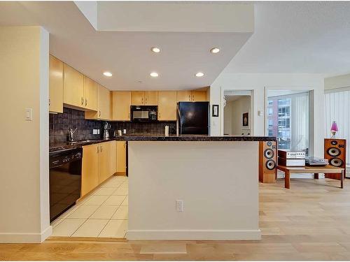 904-1088 6 Avenue Sw, Calgary, AB - Indoor Photo Showing Kitchen