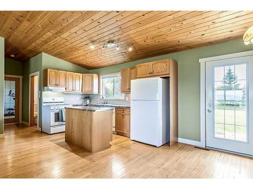 144003 370 Avenue West, Rural Foothills County, AB - Indoor Photo Showing Kitchen